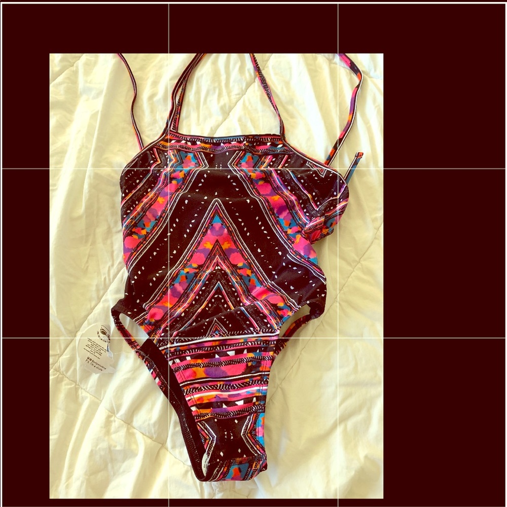 Jolyn Nico 2 tie-back, 26
